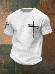 Camiseta informal con diseño de gofre "Fe sobre el miedo" para hombre