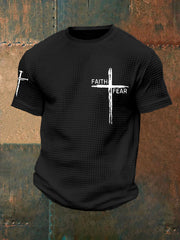 Camiseta informal con diseño de gofre "Fe sobre el miedo" para hombre