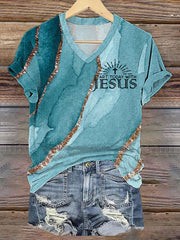 Camiseta informal con cuello en V y estampado artístico de fe con la cruz cristiana "Comienza hoy con Jesús" para mujer